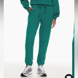 NWOT ARITZIA TNA MID-RISE COZY FLEECE BOYFRIEND FIT SWEATPANTS